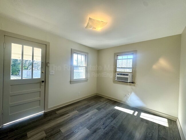 Building Photo - 1820 Tunnel Blvd