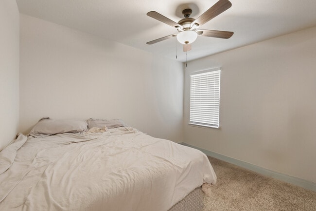 Building Photo - 1320 Kingsgate Dr