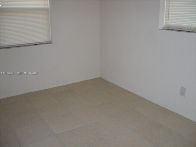 Building Photo - 1675 NE 150th St