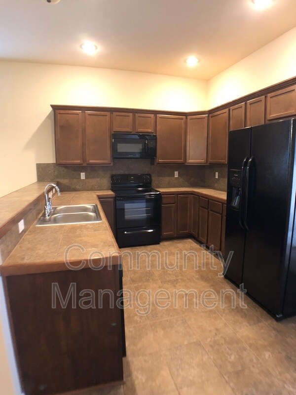 Building Photo - 13838 Ponderosa Dr