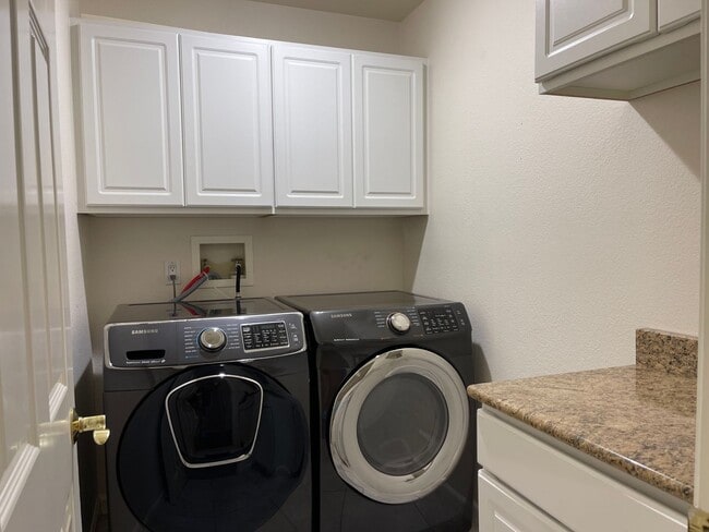 Building Photo - CLICK "REQUEST A TOUR" NOW!