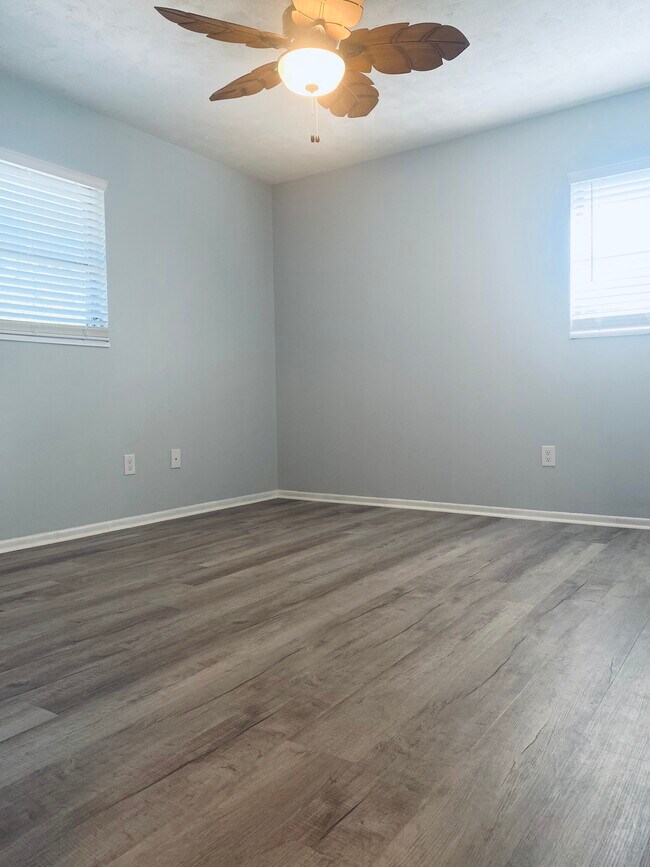 Building Photo - 793 Bianca Dr NE