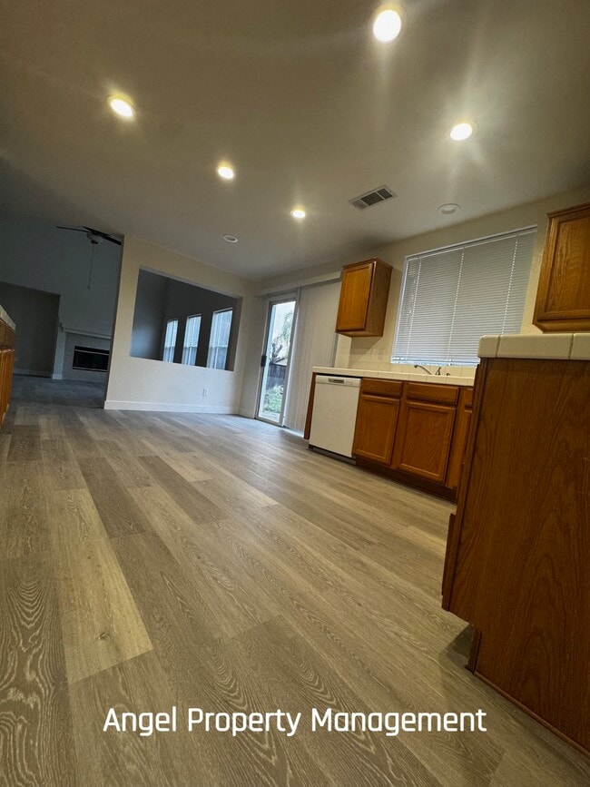 Building Photo - 1168 Oak Haven Way