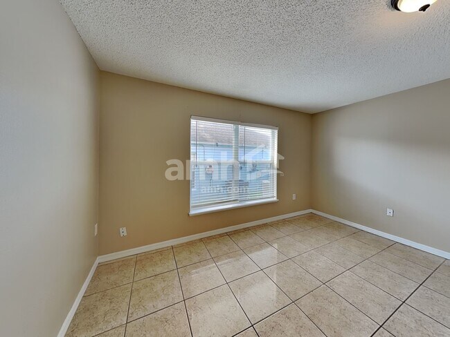 Building Photo - 16000 Wilkinson Dr