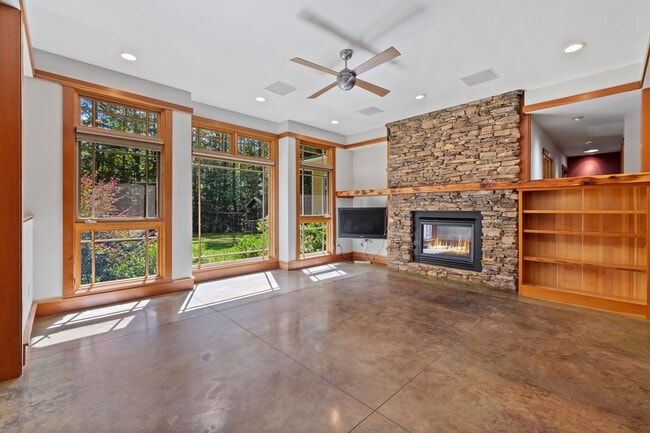 Building Photo - 817 Oasis Dr