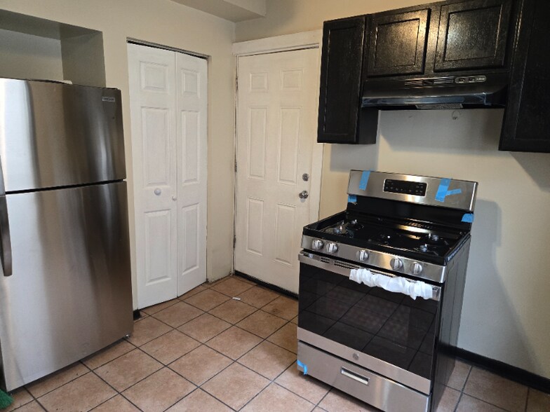 Building Photo - 6329 S Loomis Blvd