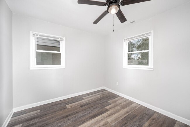 Building Photo - Fabulous 3 Bed 1 Bath Home!