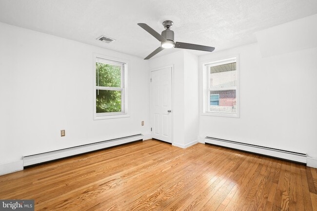 Building Photo - 2206 S Fern St