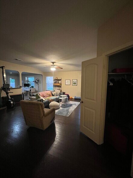 Building Photo - 1428 Biscuit Dr