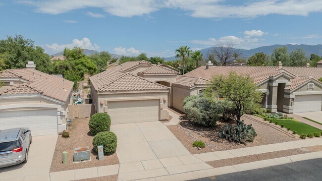 Building Photo - 3 Bedrooms 2 Bathrooms