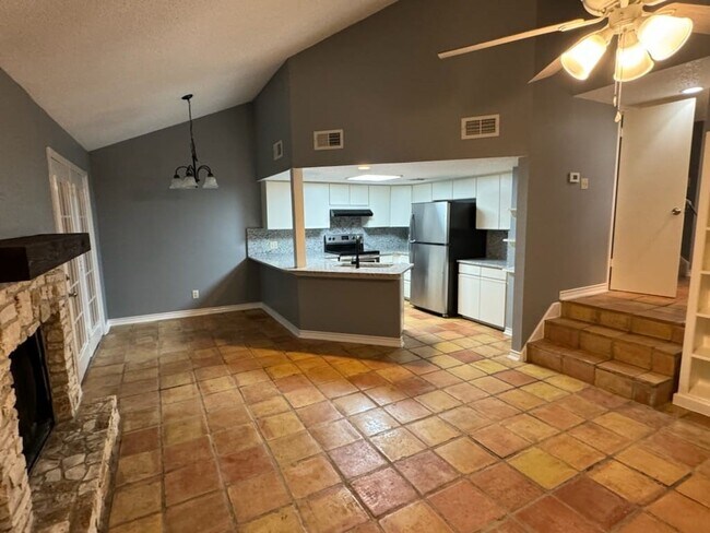 Building Photo - 78 Villa Way