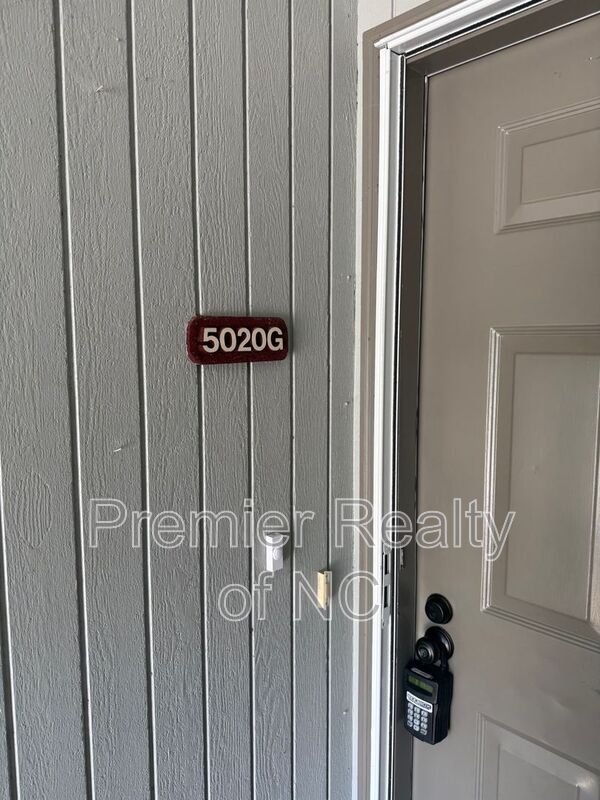 Building Photo - 5020 Thoroughbred Ln