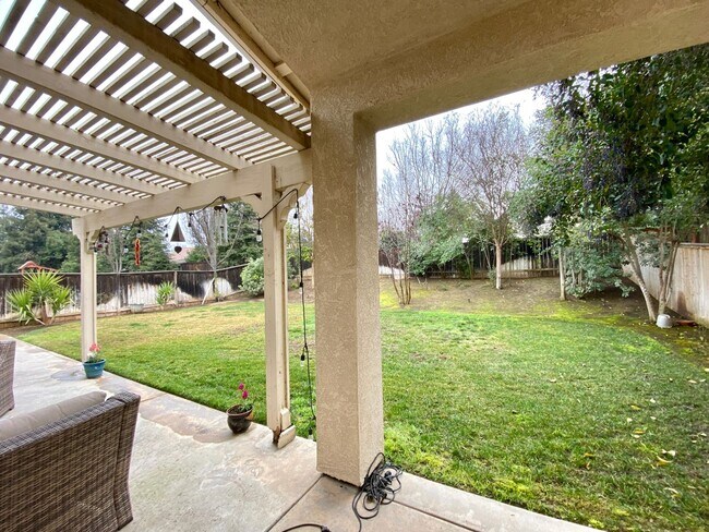Building Photo - $2,450 Beautiful 3 Bedroom Home In  The Qu...