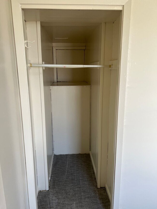 Building Photo - 1BR/1BA Apartment in Multi-Family Unit
