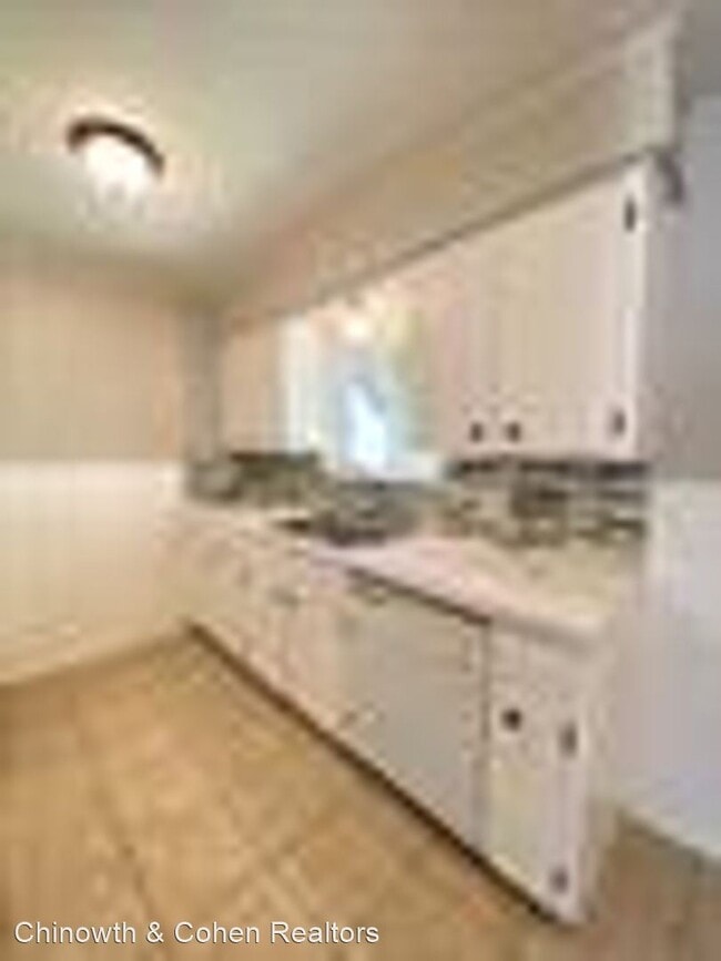 Building Photo - 3 br, 1 bath House - 3224 S 121st E Ave