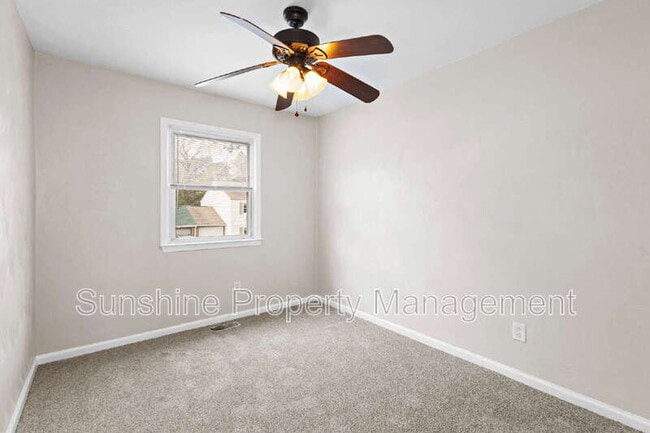 Building Photo - 2905 Radcliffe Ln N