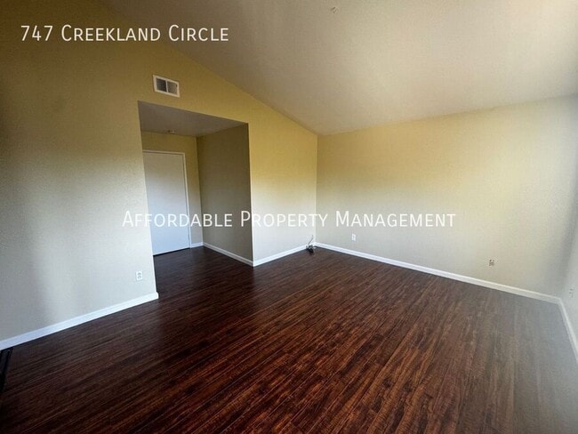 Building Photo - 747 Creekland Cir