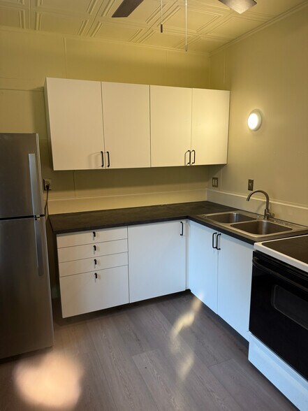 Building Photo - 102 S Balch St