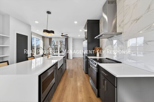 Building Photo - 2109 23rd Ave N