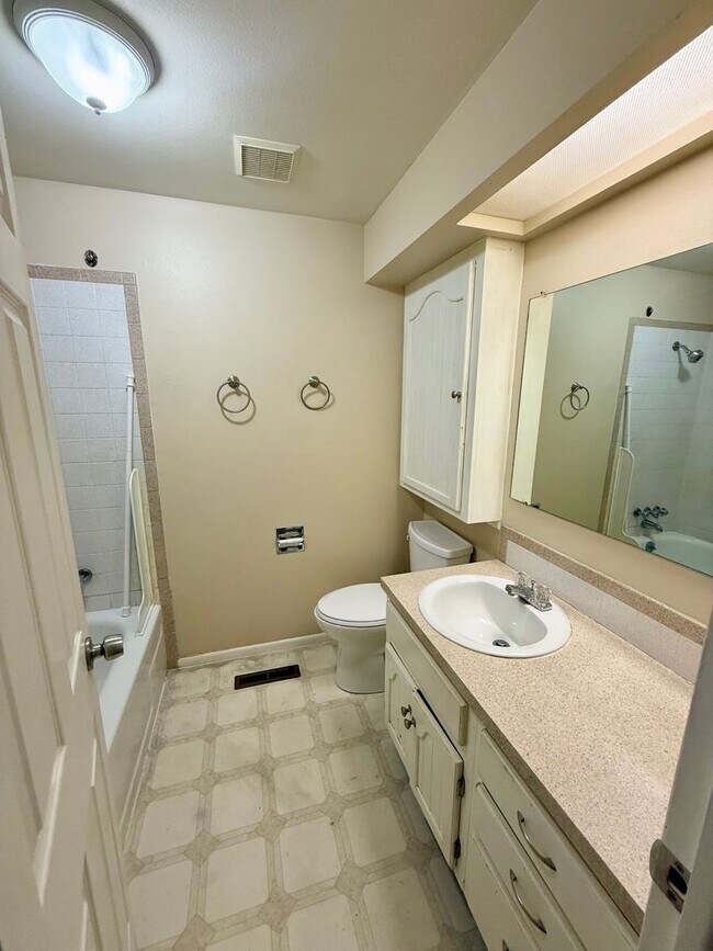 Building Photo - Charming, Updated Ranch-Style Home Near Lake Loveland