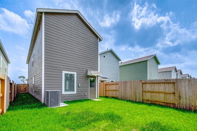 Building Photo - 21543 Carosella Dr