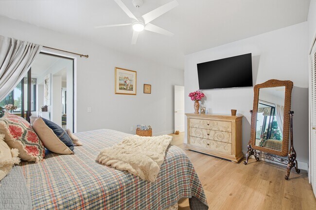 Building Photo - 150 SE Four Winds Dr