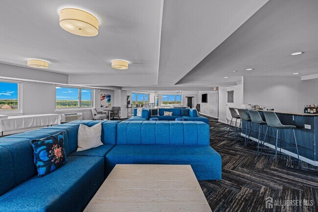 Building Photo - 110 Somerset St