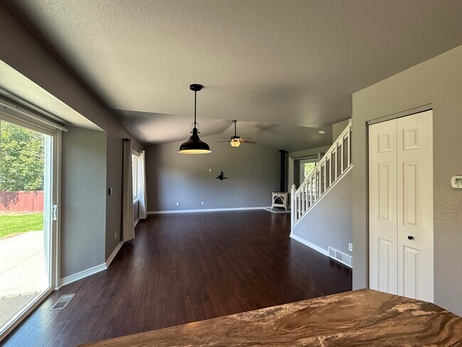 Building Photo - 305 E 41st Ct