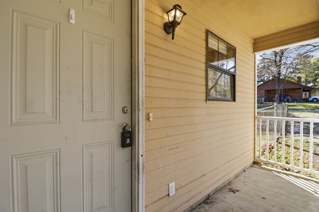 Building Photo - Ash St Ex