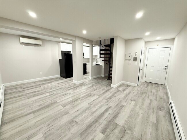 Building Photo - 15 Ruggles St