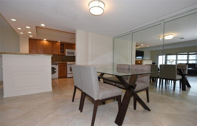 Building Photo - 3850 Galt Ocean Dr
