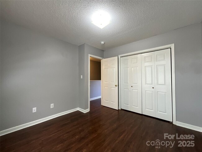 Building Photo - 206 W 15th St