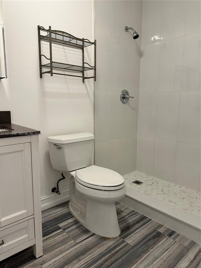 Building Photo - 108 SE Soneto Ct