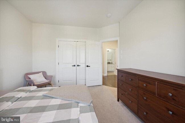 Building Photo - 831 Stonecliffe Rd