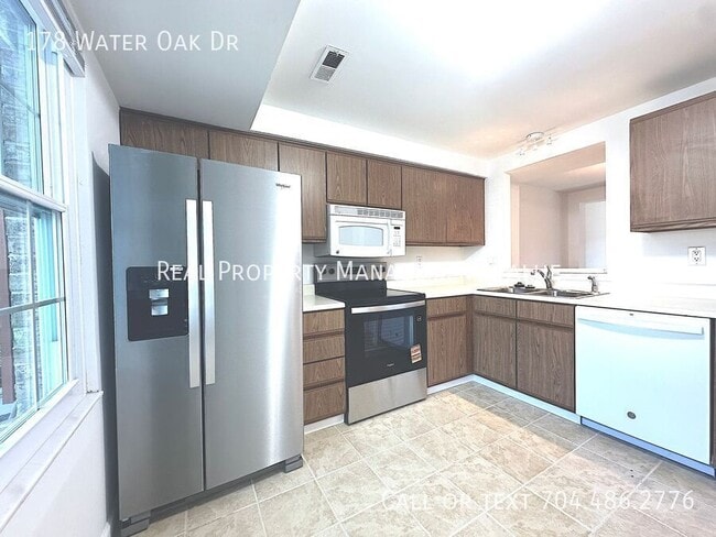 Building Photo - 178 Water Oak Dr