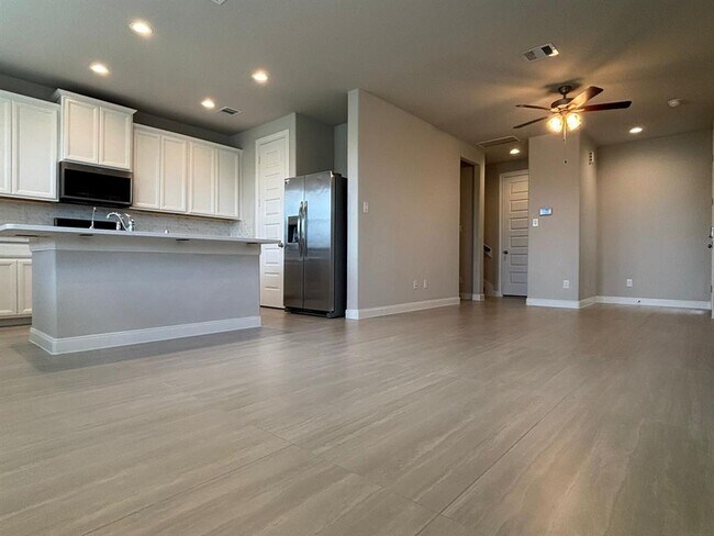 Building Photo - 9814 Magnolia Village Ln