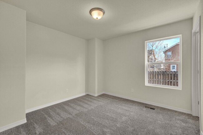 Building Photo - 6241 Felsite Grv