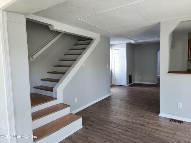 Building Photo - 1437 E 24th St