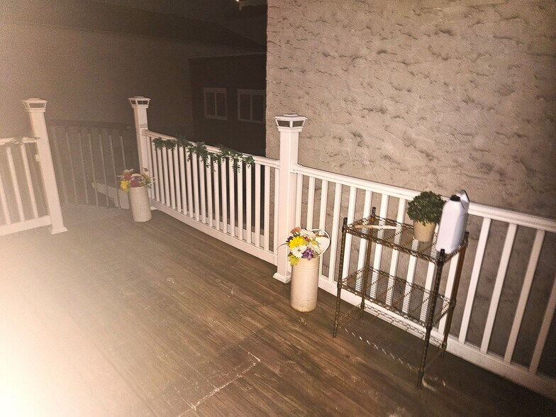 Building Photo - 289 Nagle St