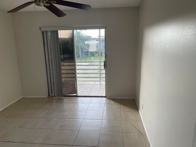 Building Photo - 100 Village Green Cir E