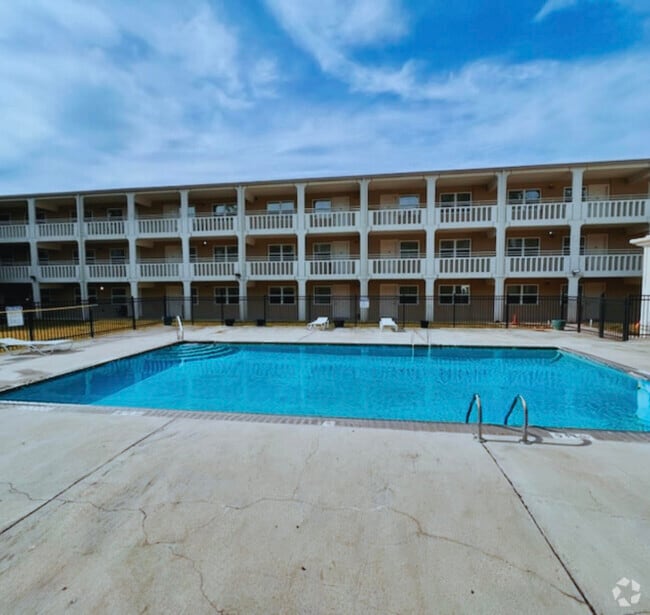 Pool - Jaguar Plaza