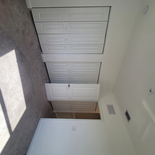 Building Photo - 20756 NE 5th Ct