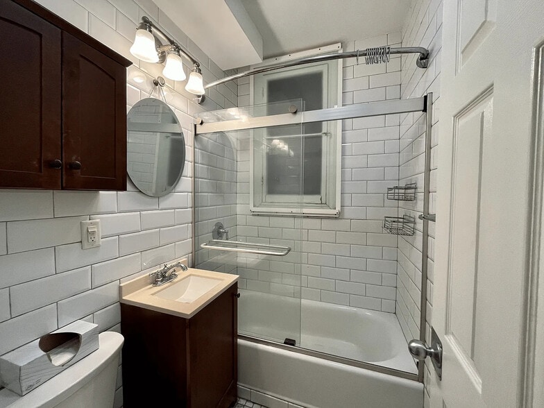 Building Photo - 48 Saint Germain St