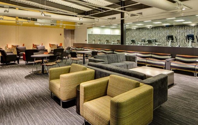 Building Photo - 825 W Blackhawk St