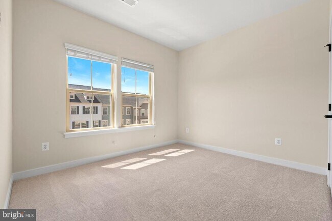 Building Photo - 6056 Murray Terrace