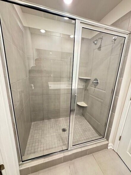 Building Photo - 1393 Vayda Ct