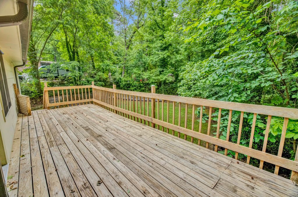 Building Photo - 3541 W Lakeside Dr