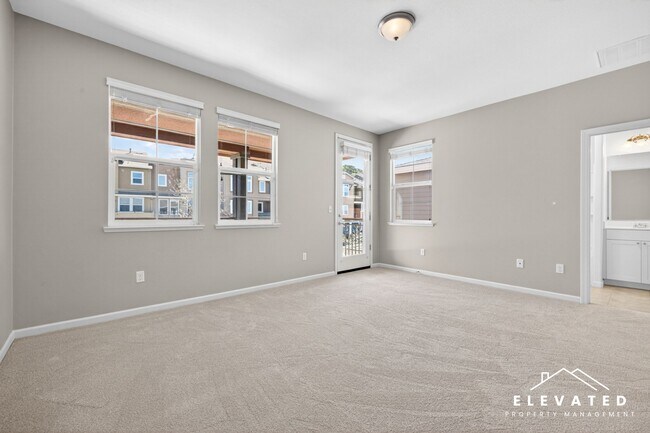 Building Photo - 611 Jade St