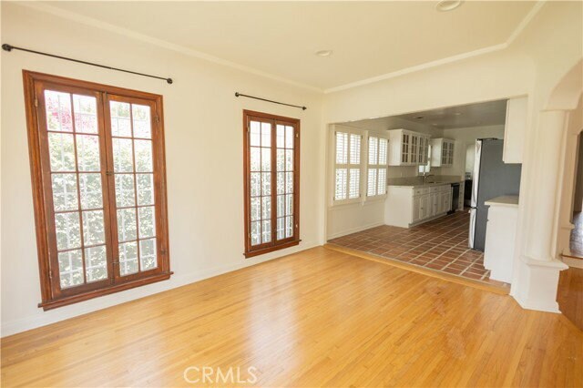 Building Photo - 446 S La Peer Dr