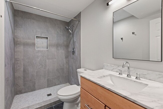 Building Photo - Beautiful 4 bedroom in Observatory Village